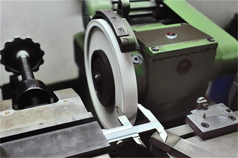 卡规磨床：精密制造的得力助手