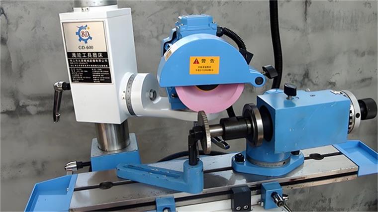 模具工具磨床：精准研磨，打造模具制造的得力助手